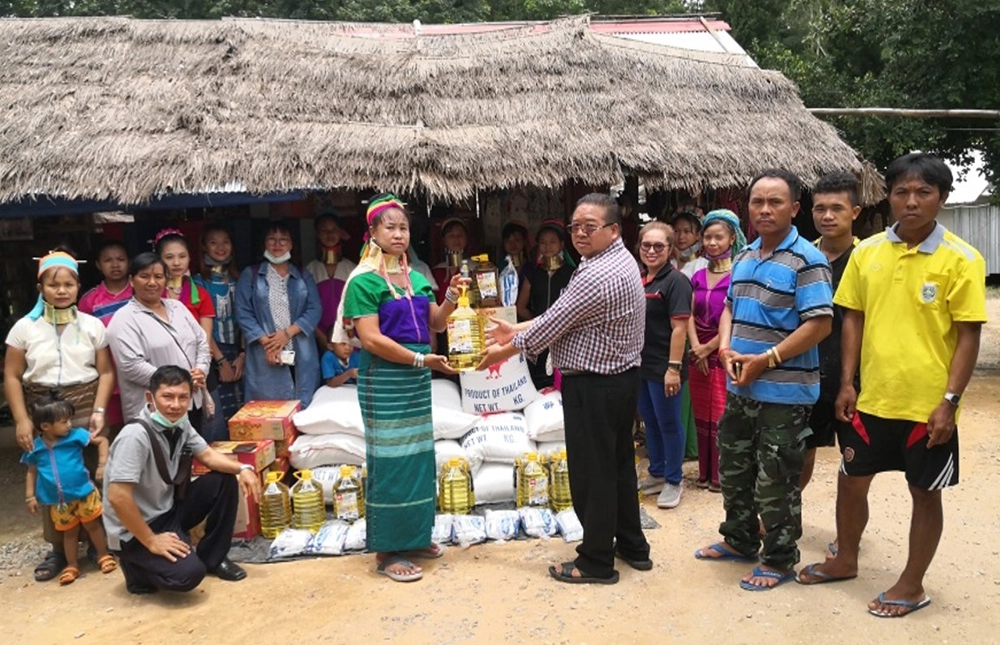 มูลนิธิ แอล.เอช. แจกของยังชีพใน หมู่บ้านกะเหรี่ยงคอยาว ปางช้างเผือก